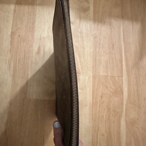 Authentic Louis Vuitton Monogram Document Laptop Case - Picture 7 of 15